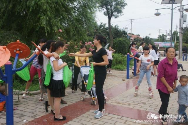 长武县局组织举办西塬村平安创建纳凉晚会