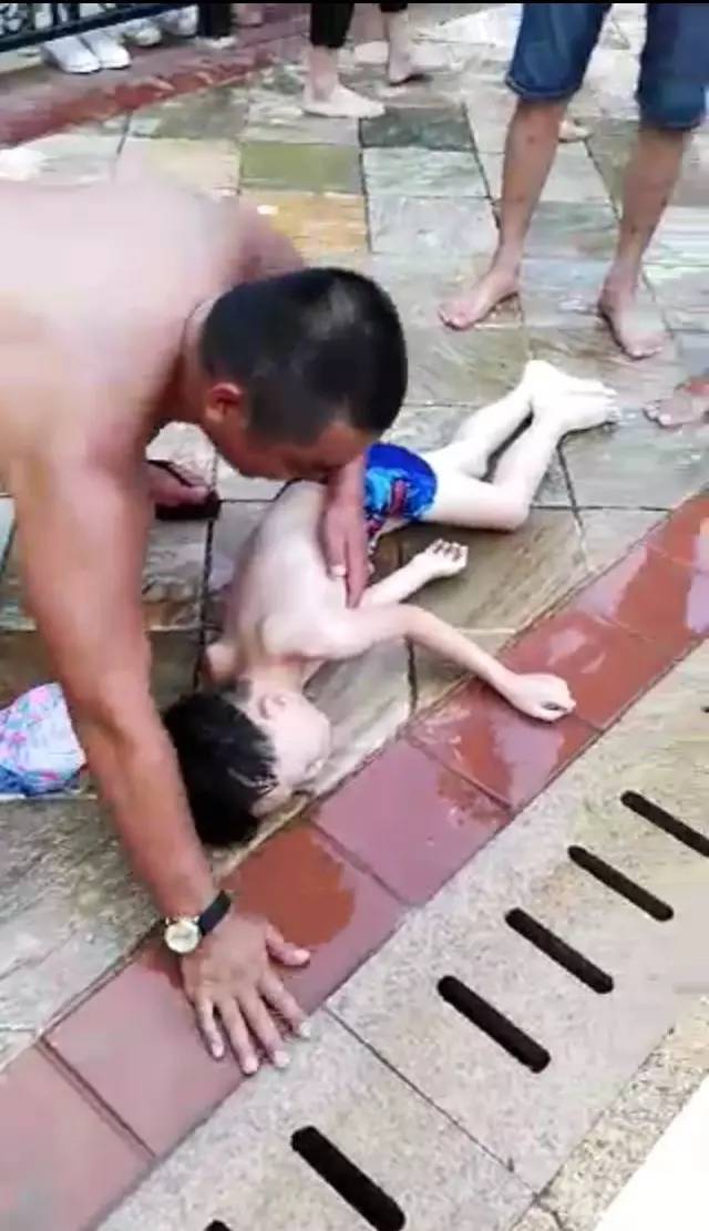 【可怕】桂林一6岁小男孩在游泳池游泳不幸溺水,当场昏迷不醒!