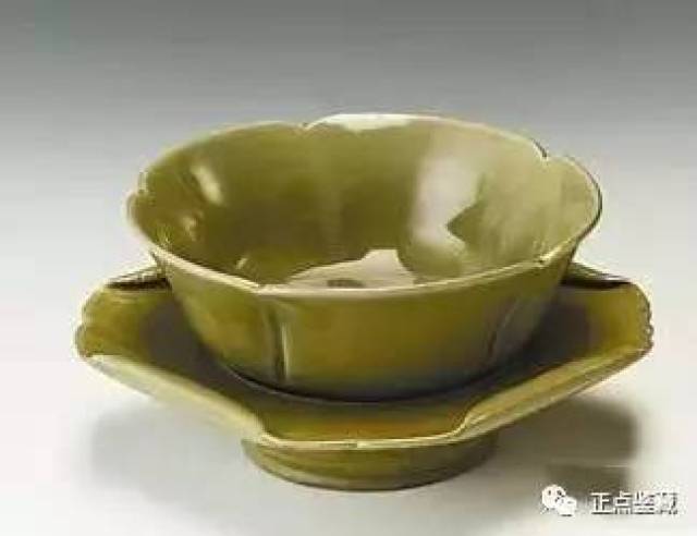 宁波博物馆藏国内罕见的唐代越窑青瓷荷叶带托茶盏