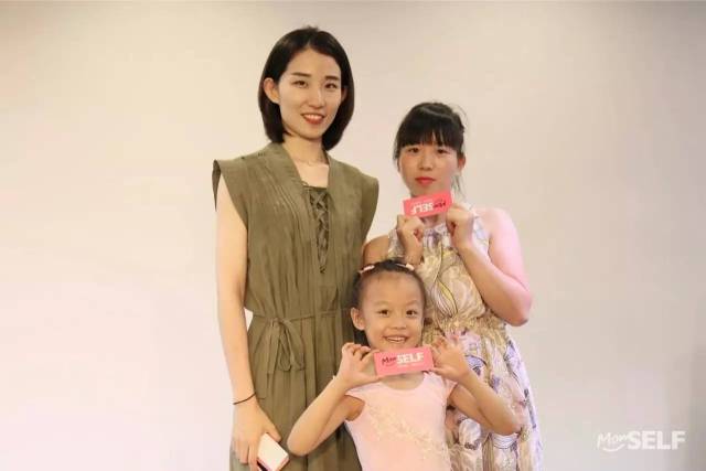 momself创始人崔璀在她的发言里讲,她很佩服老极