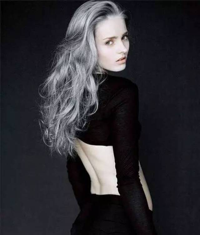 victoria magrath的紫灰色头发 ▼