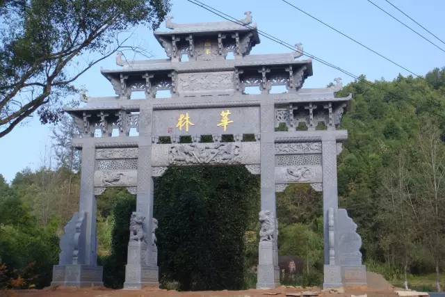 " 仲夏时节,走进高安市华林山镇,一股清新怡人的感觉扑面而来,只见