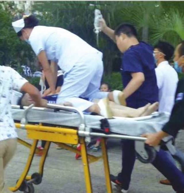 贵阳一6岁男孩游泳馆溺水身亡,近在咫尺的妈妈竟