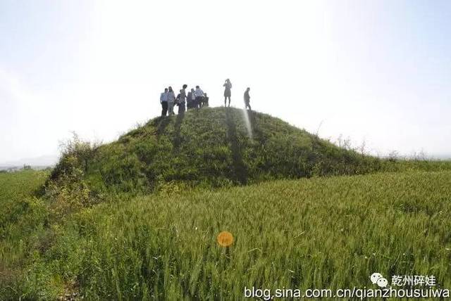 西临漠谷河,北至小河沟,南傍三家沟,东距齐难村约300米.