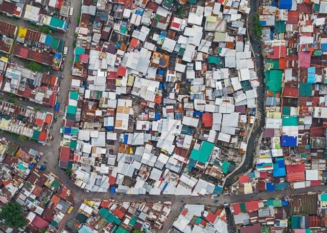 世界最拥挤贫民窟 人口密度是曼哈顿3倍