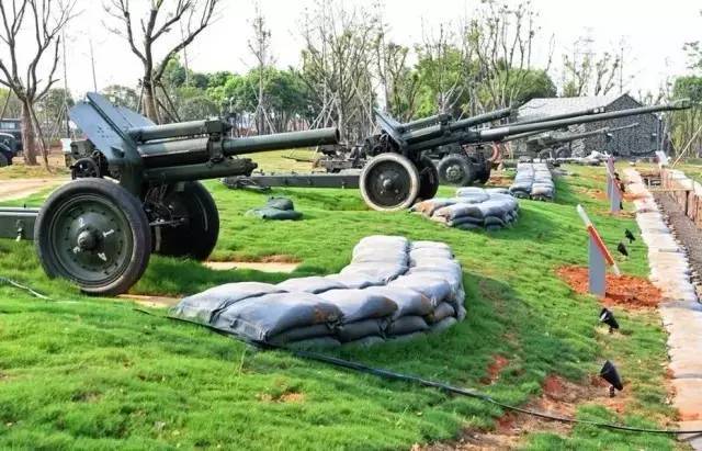 54式122榴弹炮是新中国仿制生产的第一种大口径榴弹炮,曾大量生产并