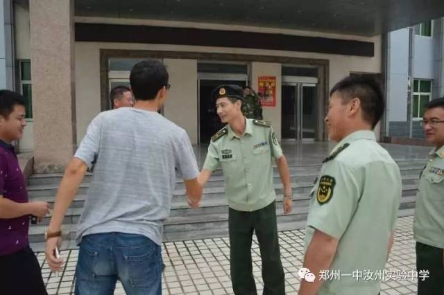 教务处姬关涛老师前往中国人民解放军武警8682部队对驻汝官兵表示慰问