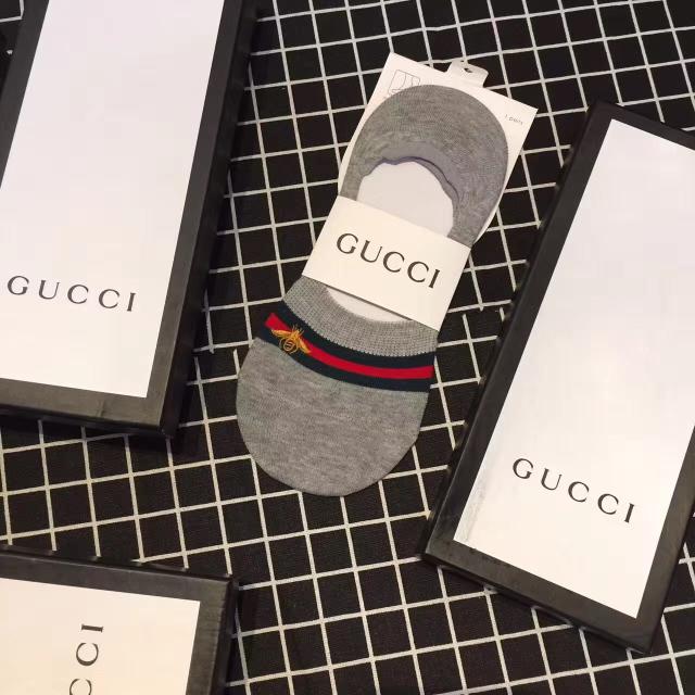 gucci古奇小蜜蜂元素这次出现在袜子上了