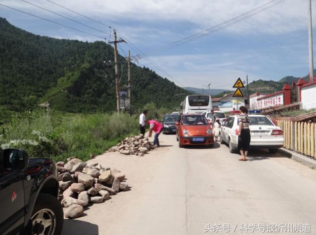 宁武县芦芽山旅游景区附近村民堵死旅游路背后真相