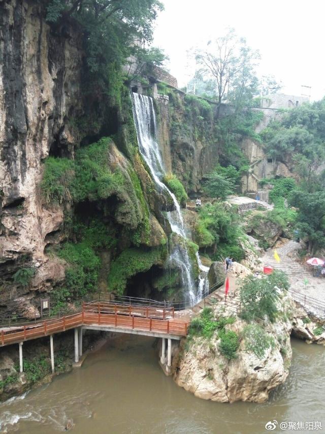 前段时间建成的娘子关玻璃栈道 位于娘子关瀑布景点对面 距离河面近30