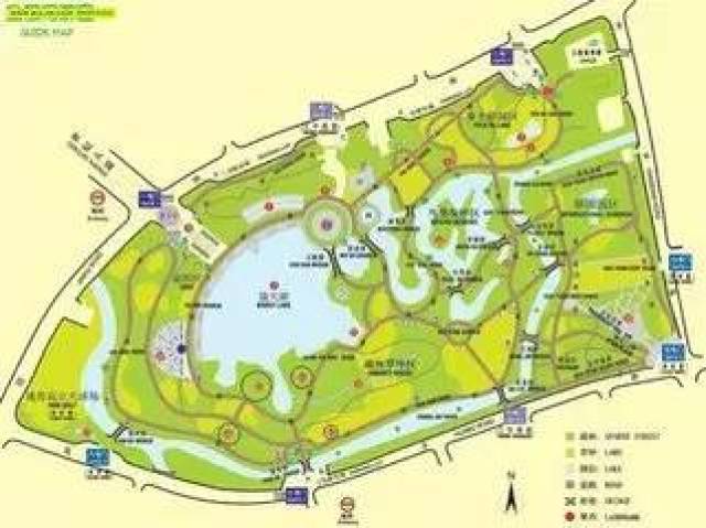 例如,位于上海浦东新区的世纪公园在设计上就采用了轴线虚实变化的