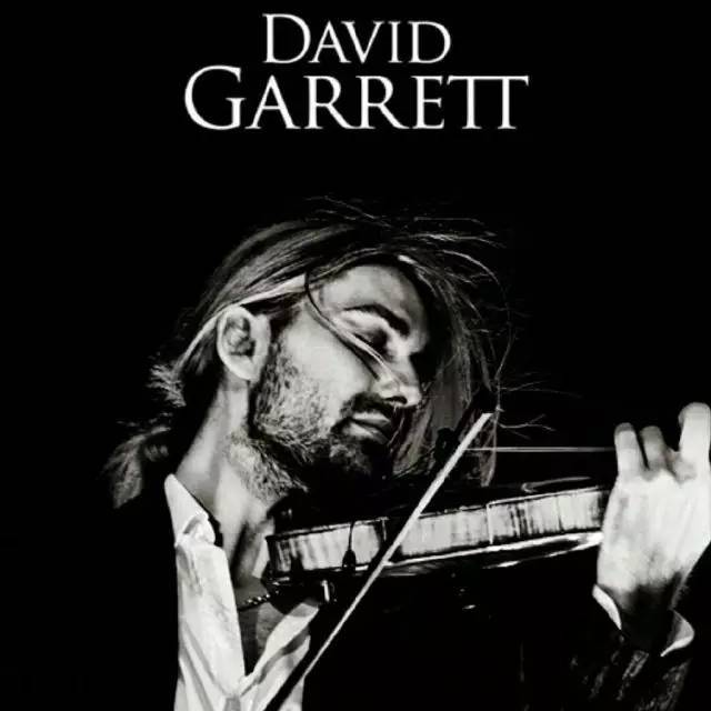 视频中演奏小提琴的正是david garrett,德国-意大利混血的音乐神童,在