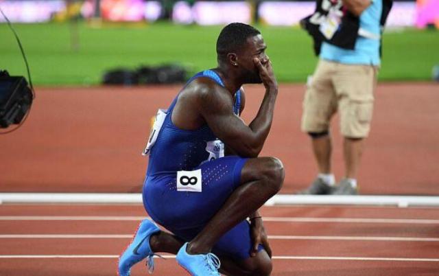 35岁的美国老将加特林以9秒92获得男子100米冠军,即将退役的牙买加