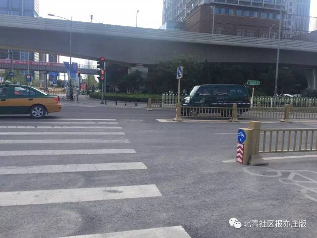 荣京东街地铁站附近路面塌陷抢修完成 道路已恢复通行