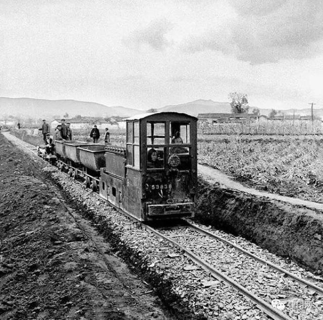 1958年,山西晋城,土法修铁路.