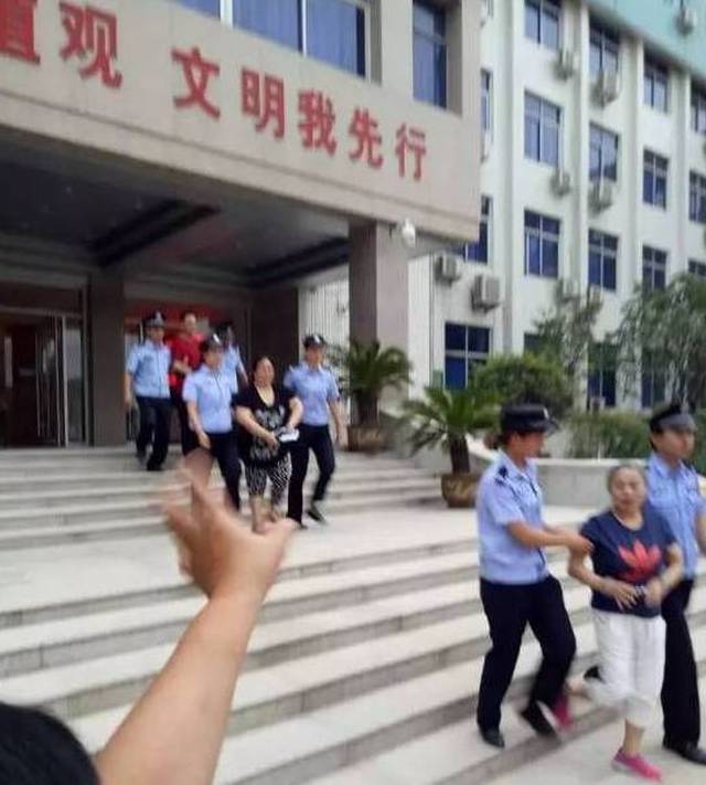 揭秘商丘黑社会大妈:老弱病残上门讨债别人不敢碰!