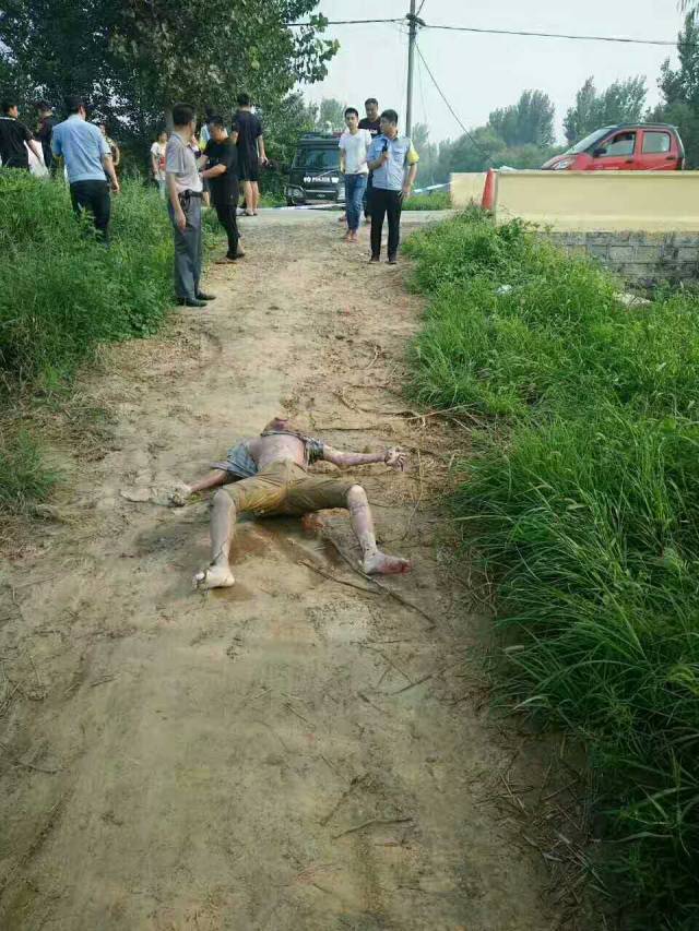近日, 在惠民县钓马杨村养牛场旁边的桥下捞上来一具男尸,约10-15岁