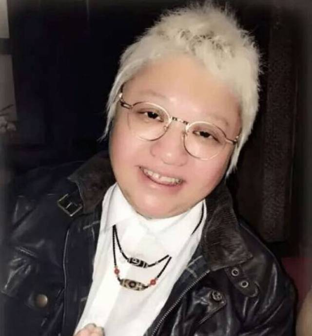 △自己戴也不忘了给老婆买,黄圣依也佩戴过天珠项链