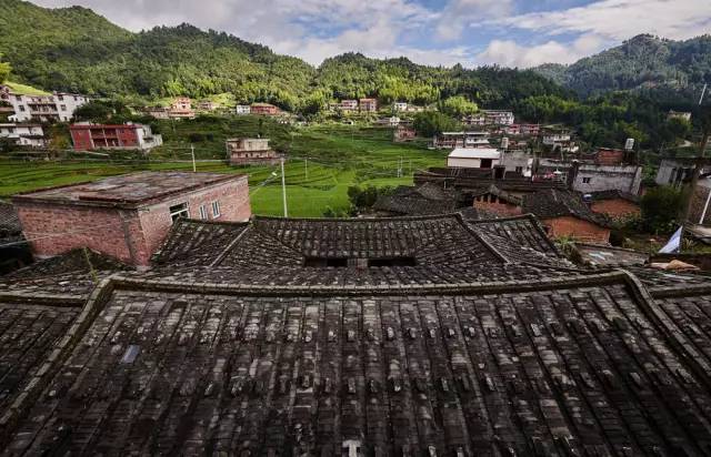 乡村旅游丨建了个如此没"设计感"的民宿,却让一个村落看到了复兴的