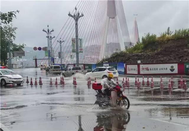 丰都天气"发疯"啦!打雷,闪电,暴雨随机切换,更崩溃的是