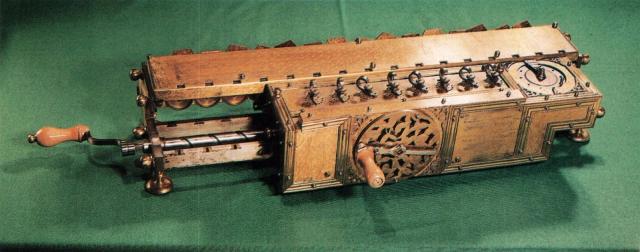 法国大明白帕斯卡又发明了一款"加法器" 这是人类历史上第一款机械