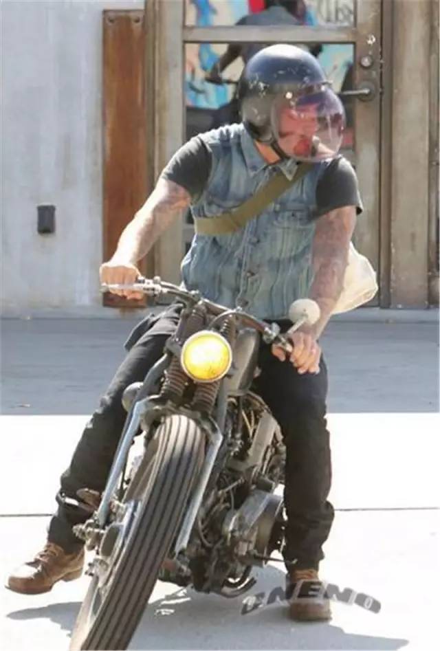 贝克汉姆,爱上摩托车的明星帅哥,看看他与摩托生活的另一面
