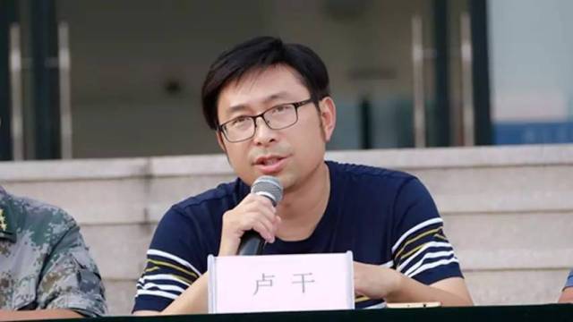 首先,副校长卢干作军训动员讲话,对所有参训同学提出几点希望:要像