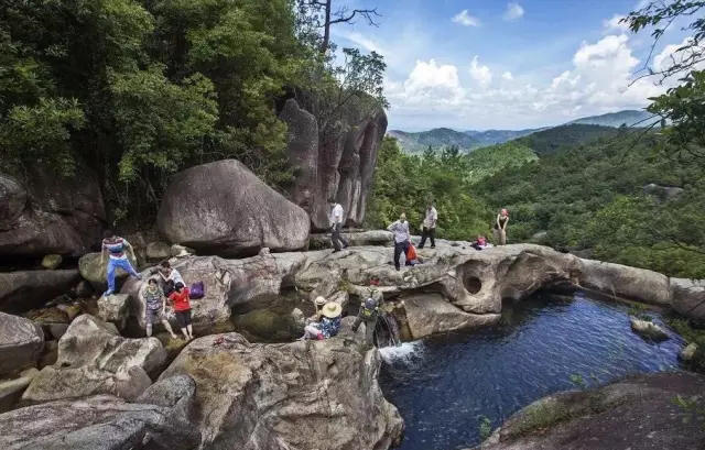 天堂山 赏一方水,温婉如画,漫步江边,体会无限的亲水乐趣.