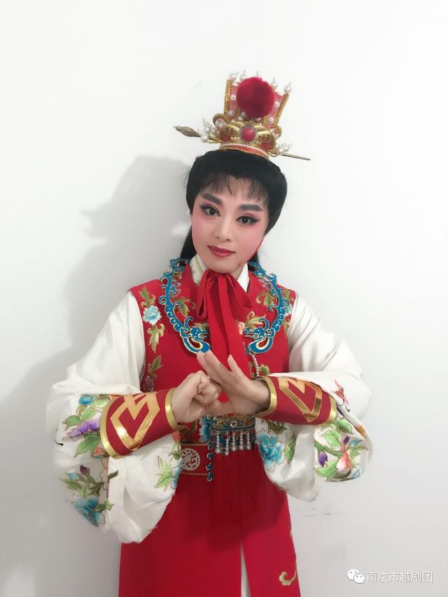 南京市越剧团青年演员,竺派弟子.