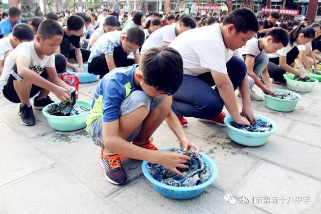 好男儿~文能提笔安天下,武能下马洗衣服