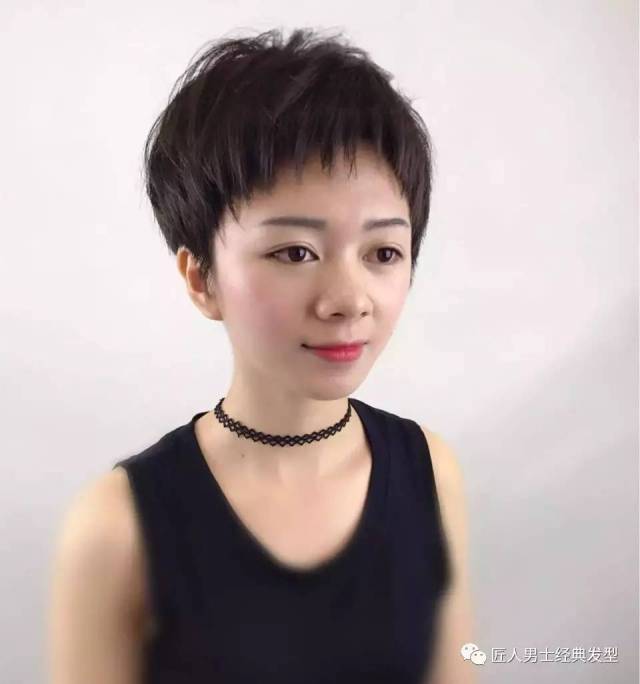 女短发流行发型,短发还能显胸大?