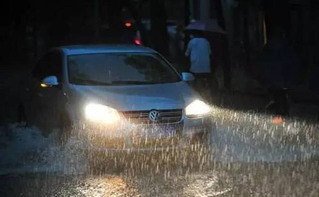 堵车!这些雨天生活技能一定