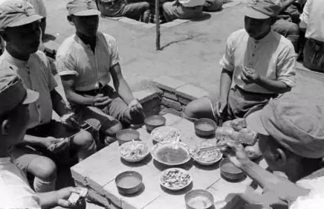 日本投降日,抗战时期日军国军伙食的真实对比,让人震惊!