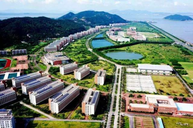 转自:吉林大学珠海学院 在媒体圈,它被誉为"亚洲之最" 在校园内,它被