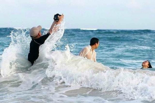 在水里拍的婚纱照_在水里拍的照片