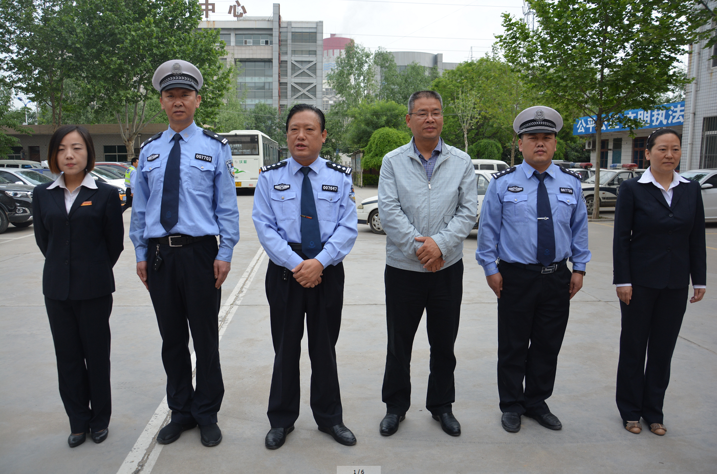 高新交警大队负责人王晓文,交通秩序管理中队长姬治国,法制督察中队长