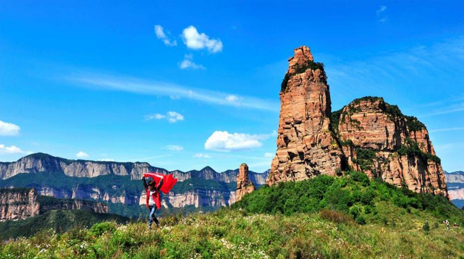 大约20分钟到达王莽岭,换乘景区交通到王莽岭山顶.