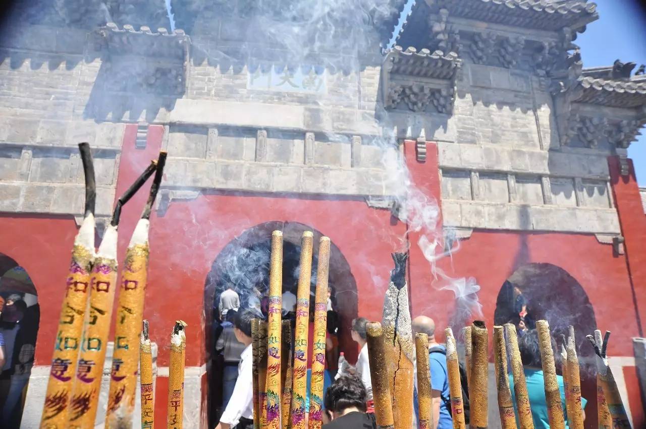 景忠山庙会火爆了除了烧香竟然还有