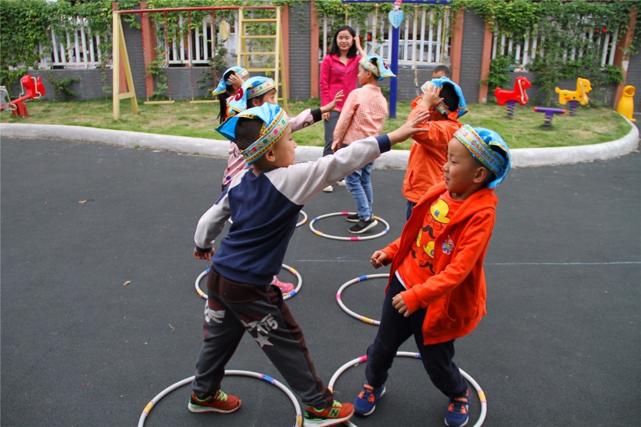 羌文化在传扬||幼儿园小朋友把羌族民间游戏玩得好嗨!