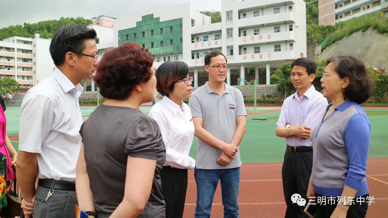 列东中学迎接义务教育"一法一例"贯彻实施情况检查