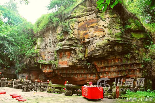 泸县旅游资源得天独厚,有国家aaa级旅游区玉蟾山,国家4a级旅游区