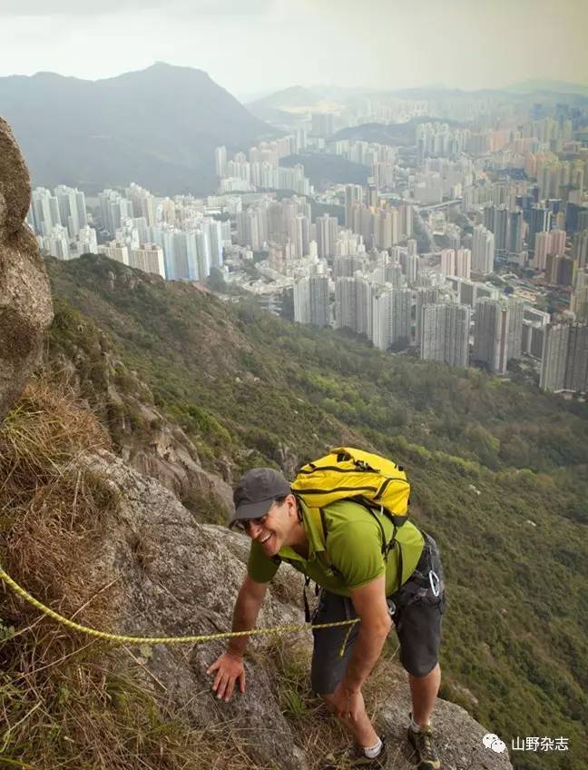 九龙篇 "人生中有欢喜/ 难免亦常有泪/ 我地大家在狮子山下相遇上