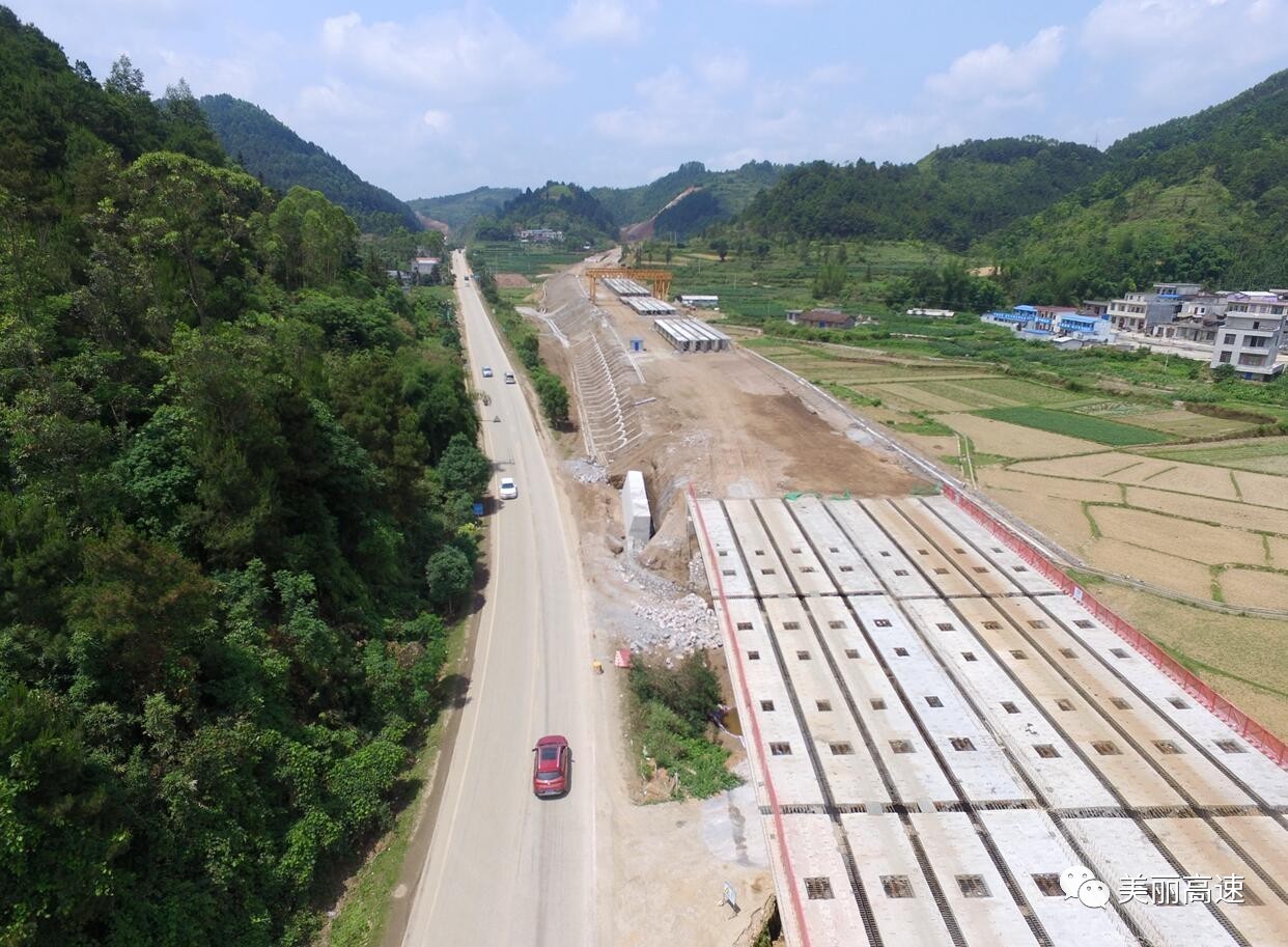 文/图5月10日,记者随广西交通投资集团来到在建的靖西到龙邦高速公路