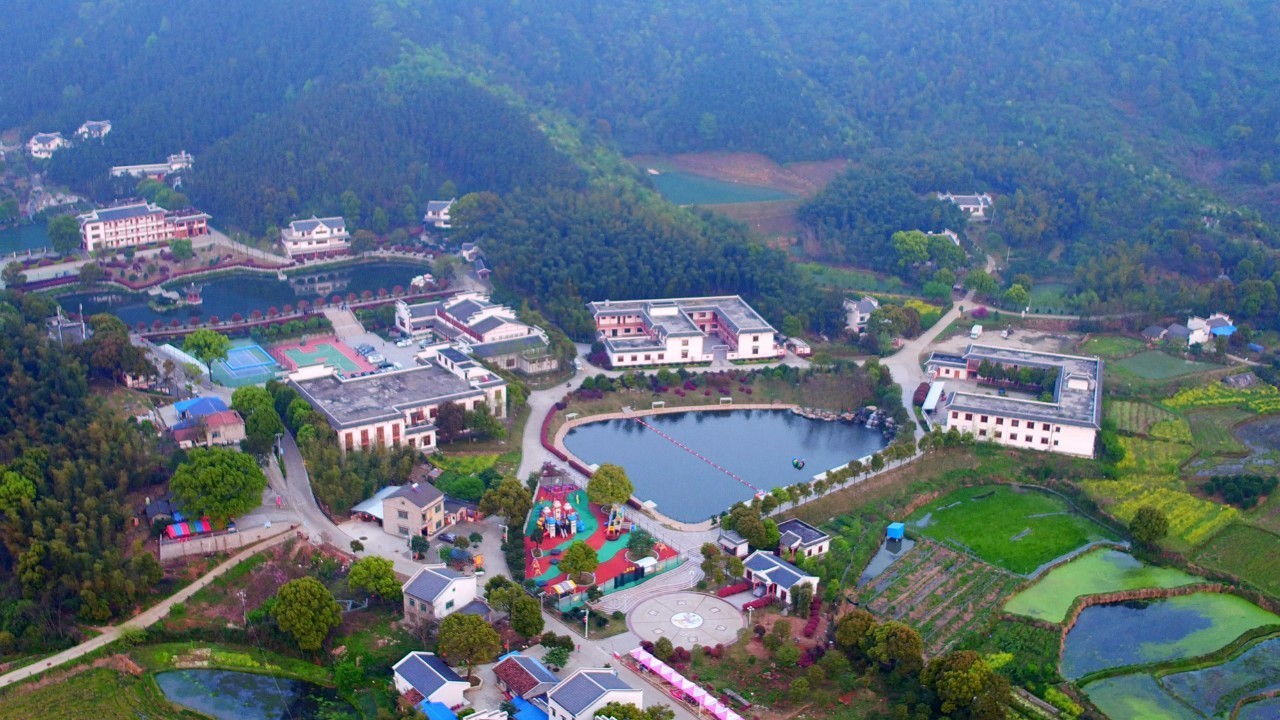 震撼航拍石首桃花山翠玉水田风车山水田园画就在你面前