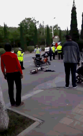 苑北路,晓庄社区发生摩托车和电动车事故!希望大家注意安全.