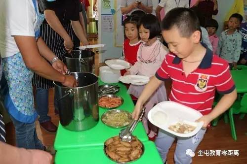 快乐自助,礼仪先行—市五幼自助餐活动