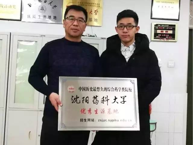 王睿,唐潇菲,孙庆缘团队2:辽宁省建昌县高级中学成员:王涵,付枫蓥