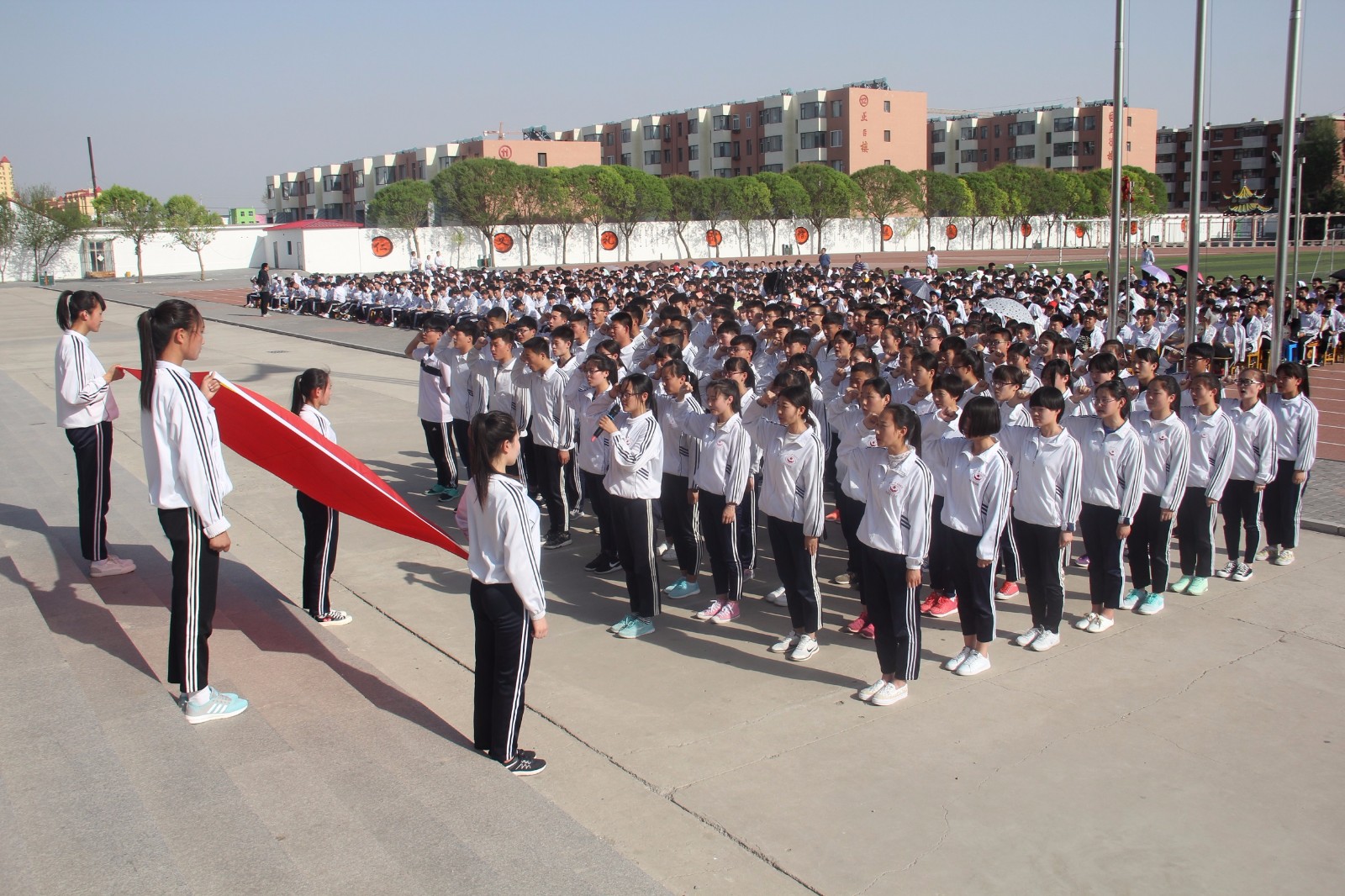 每日聚焦丨扎鲁特一中召开迎"五四"活动表彰暨"三成教育"学校文化建设