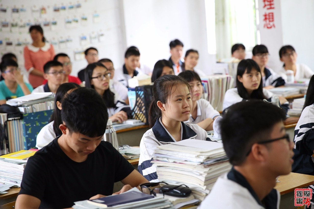 预祝每位高考学子 "今日莘莘学子,明朝国家栋梁" 撰稿,摄影:邓舒婷