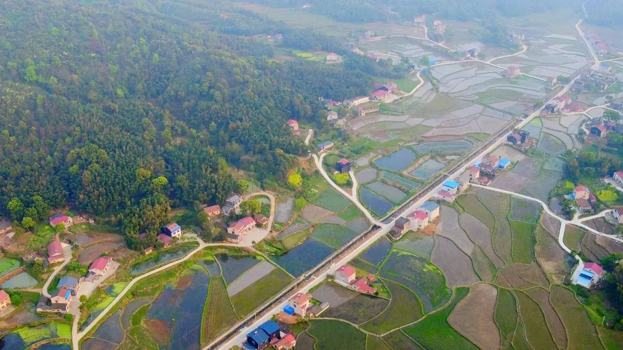 震撼!航拍石首桃花山,"翠玉",水田,风车…山水田园画就在你面前!